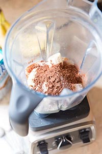 batido-de-banana-e-chocolate---preparação