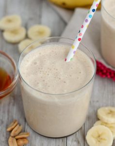 Batido de banana e manteiga de amendoim batido de banana e manteiga de amendoim